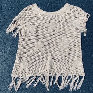 Short sleeve knitted cream tee.